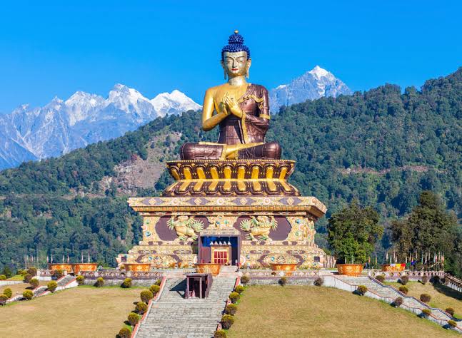 Best Sikkim tour packages in Siliguri — mountains, lakes and monasteries